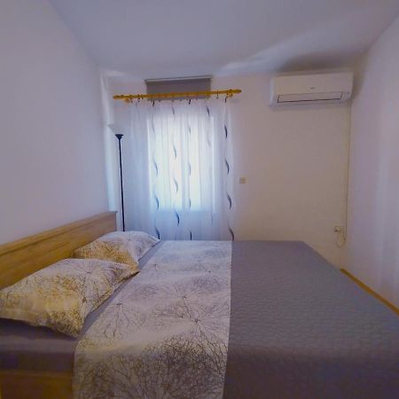 Room Omera Pula Exteriör bild